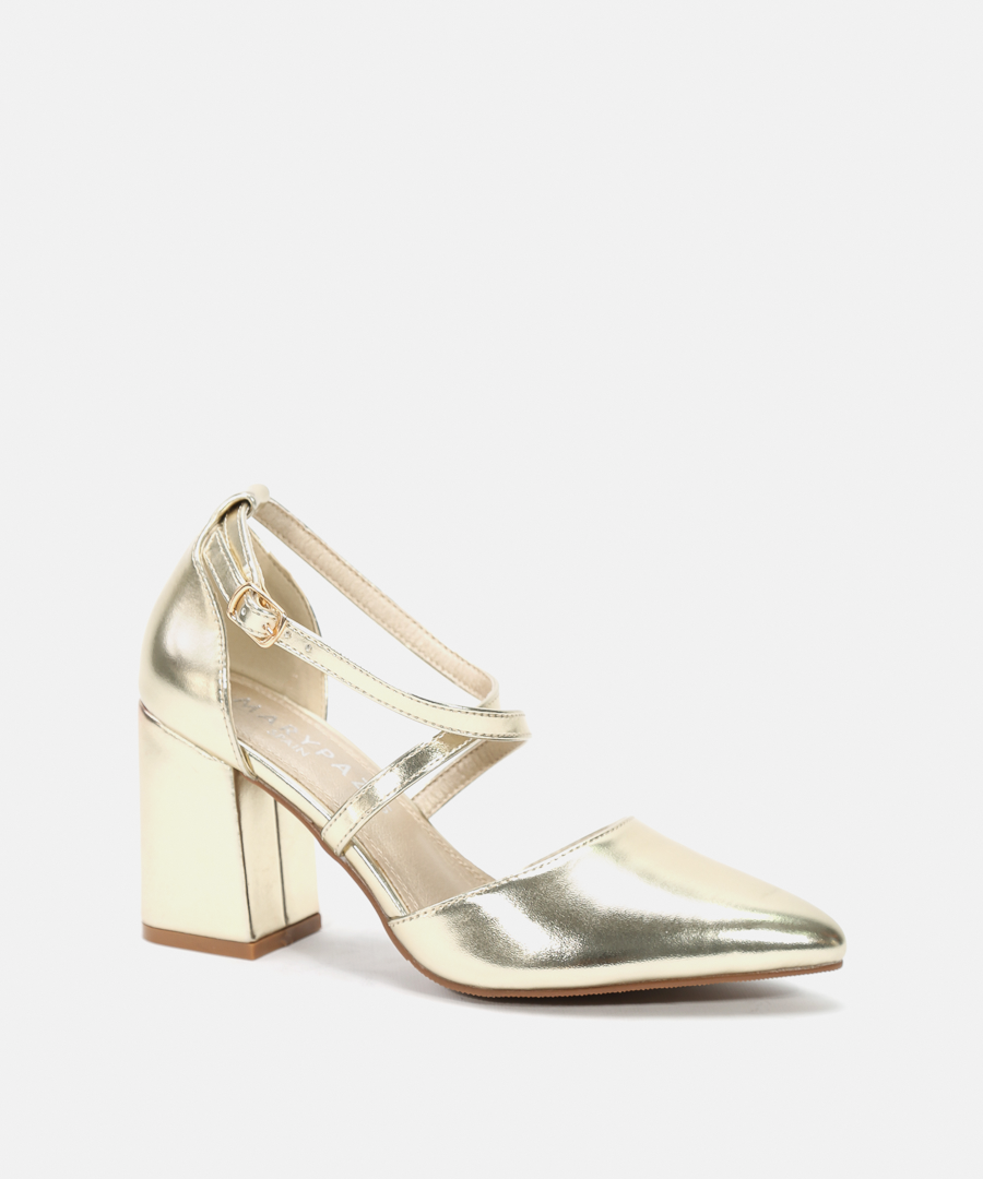 Sapato com tiras cruzadas  image number null